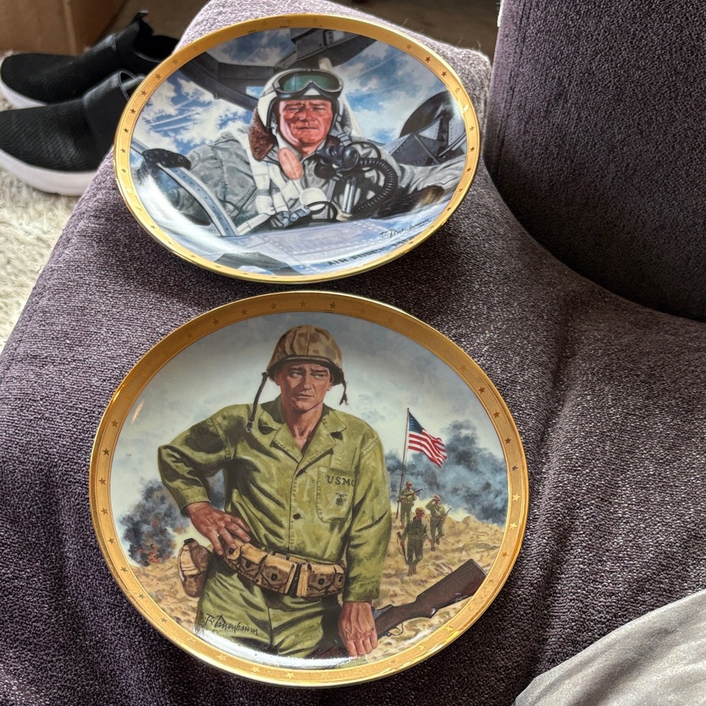 Franklin Mint Military Tribute Plates - Gold and Green featuring John Wayne.